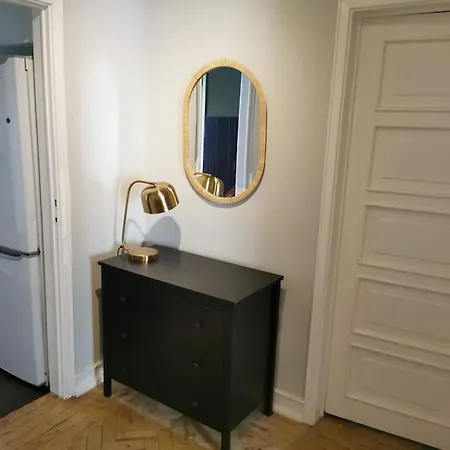 Double Bedroom With Terrace In Estrela Apartment Lisbon