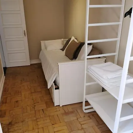 Double Bedroom With Terrace In Estrela * 리스본