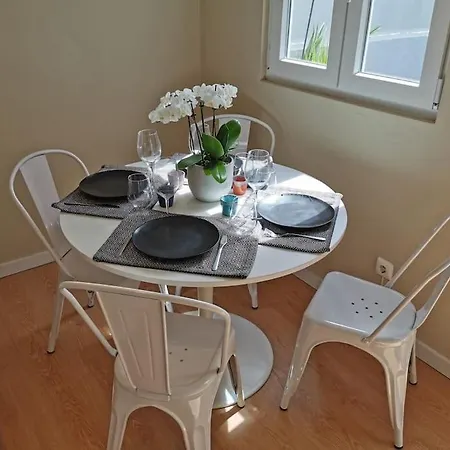 Double Bedroom With Terrace In Estrela * 리스본